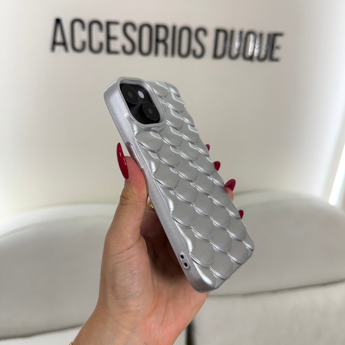 CASE IPHONE 15 ESCAMAS PLATEADA
