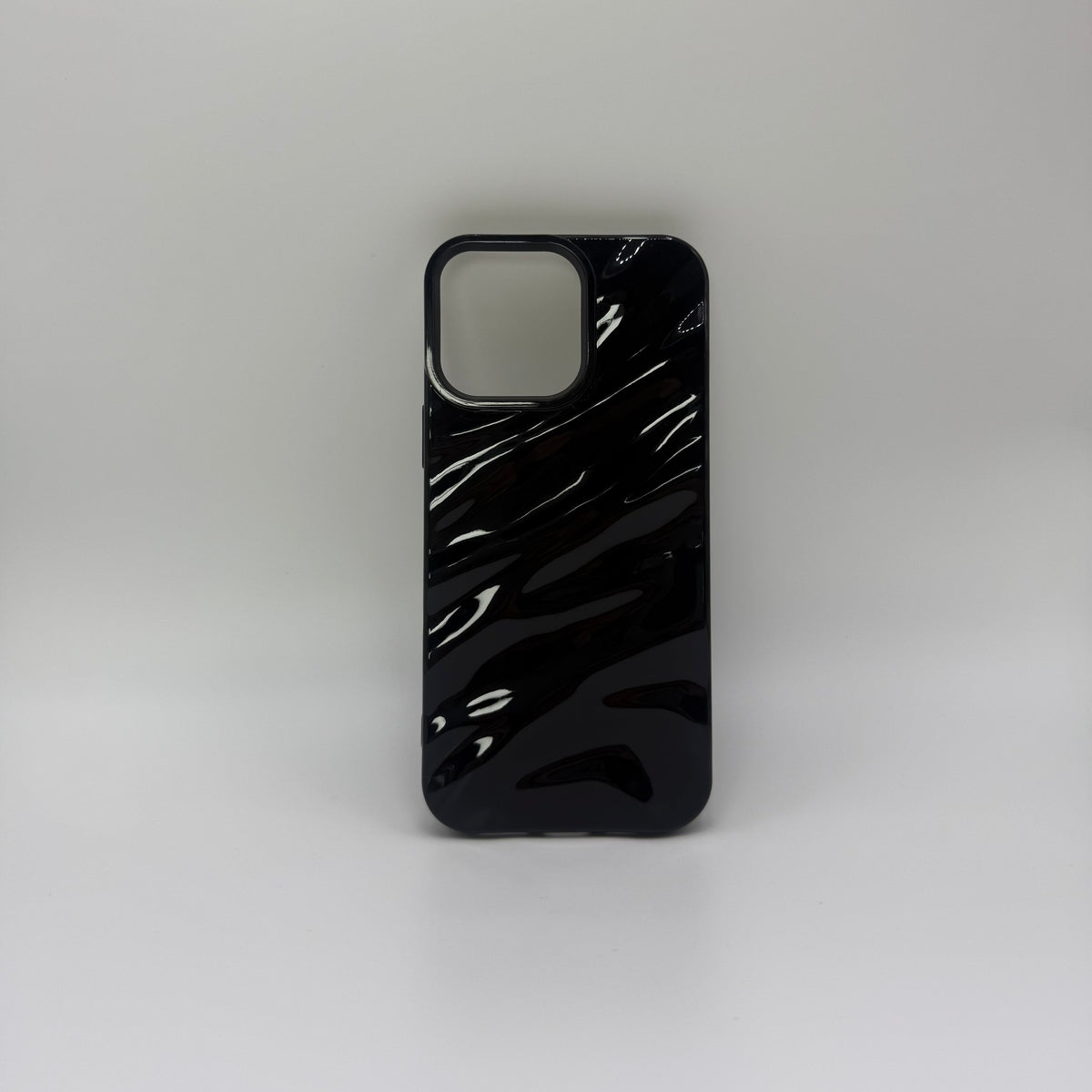 CASE IPHONE 15 WAVES NEGRO