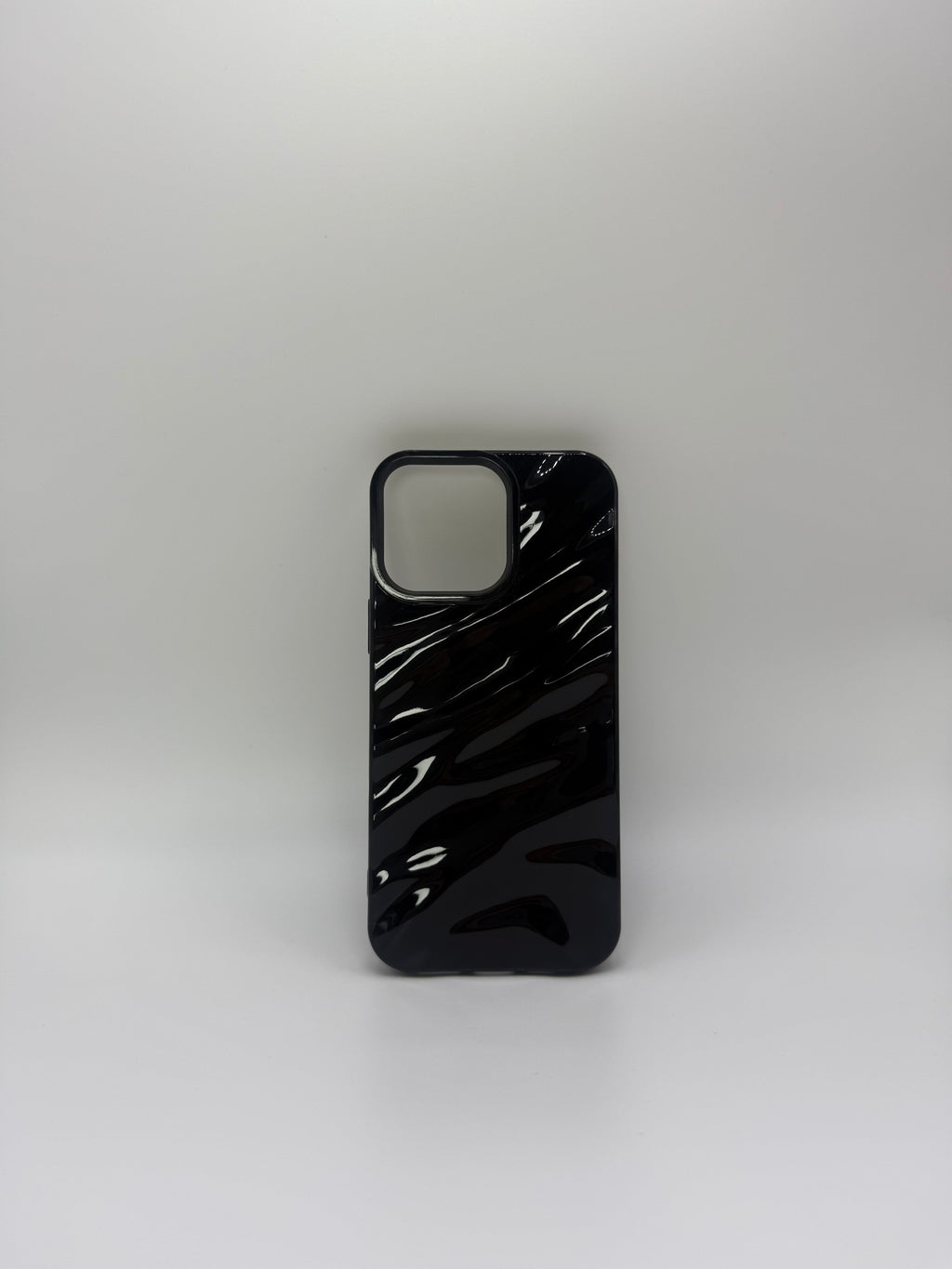 CASE IPHONE 13 PRO WAVES NEGRO