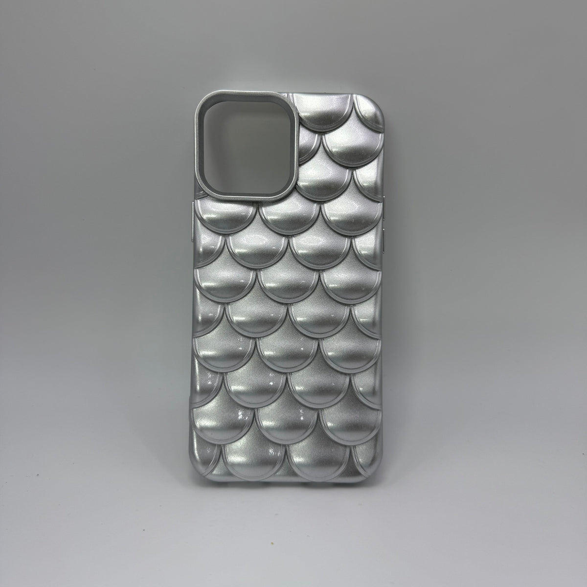 CASE IPHONE 15 PRO MAX ESCAMAS PLATEADO