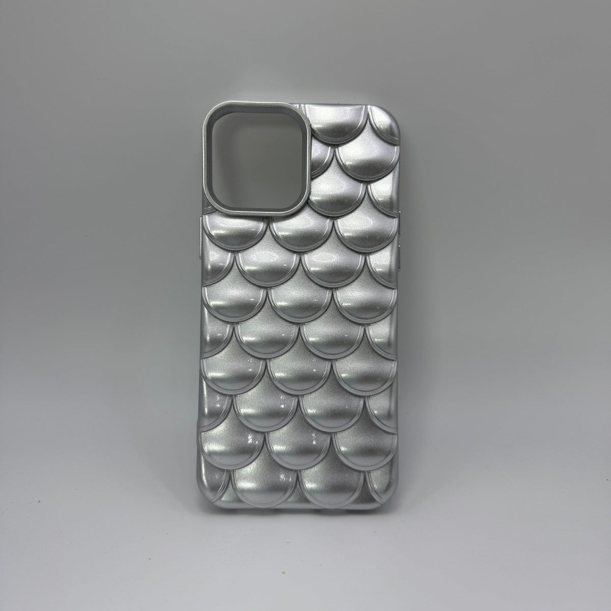 CASE IPHONE 14 PRO ESCAMAS PLATEADAS