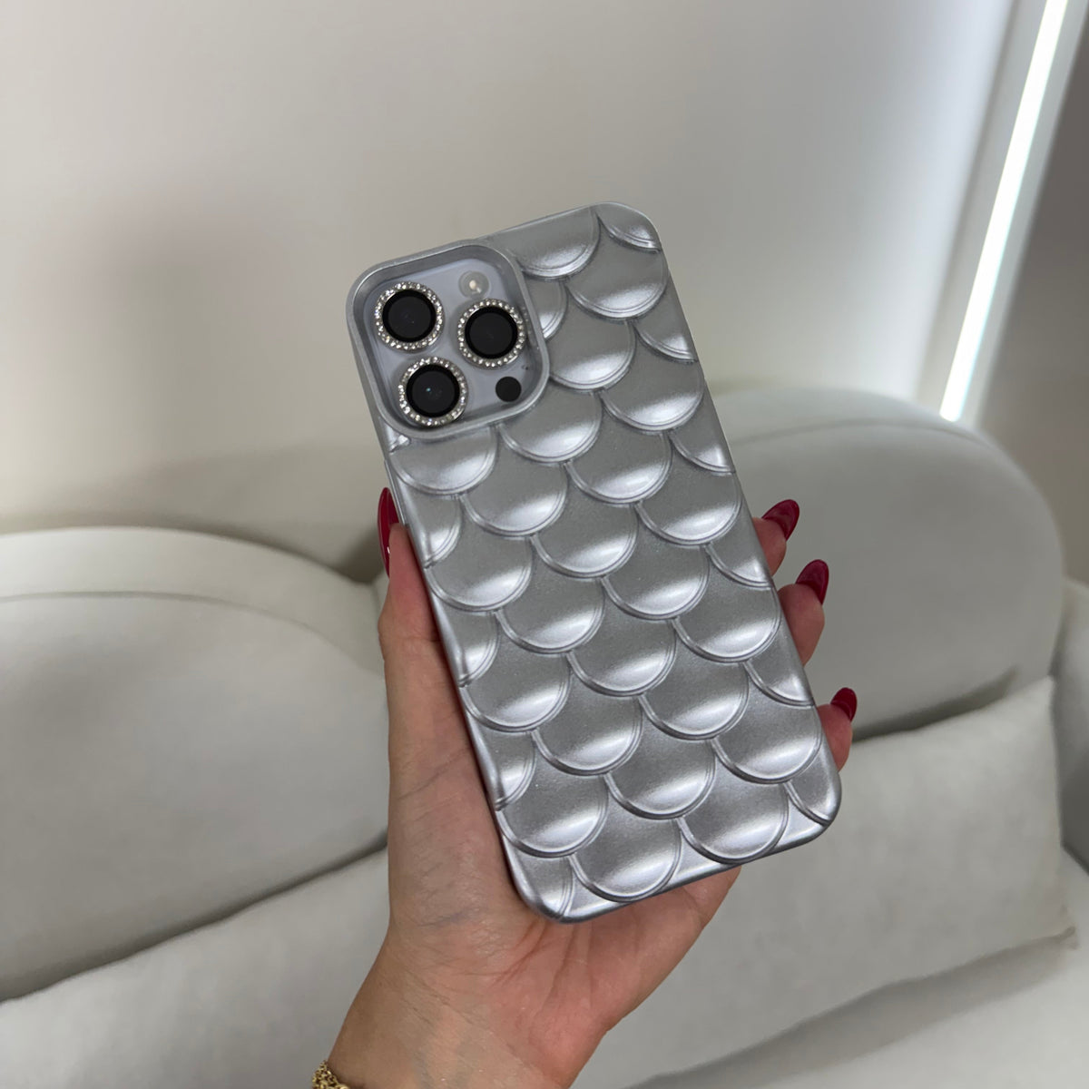 CASE IPHONE 14 PRO ESCAMAS PLATEADAS
