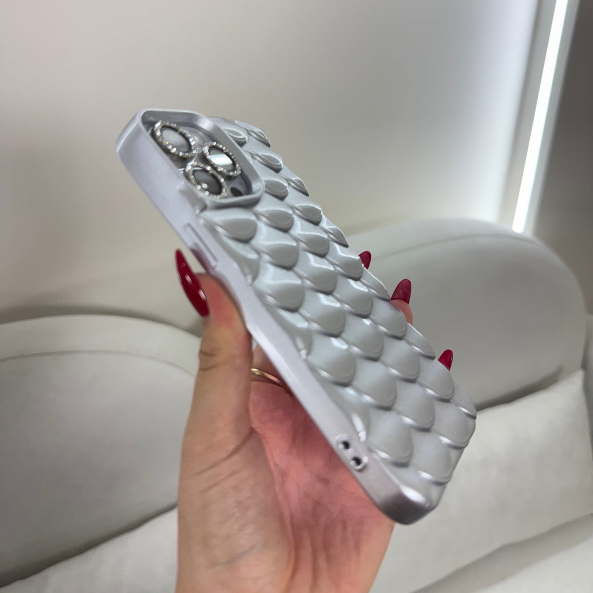 CASE IPHONE 13 PRO ESCAMAS PLATEADO