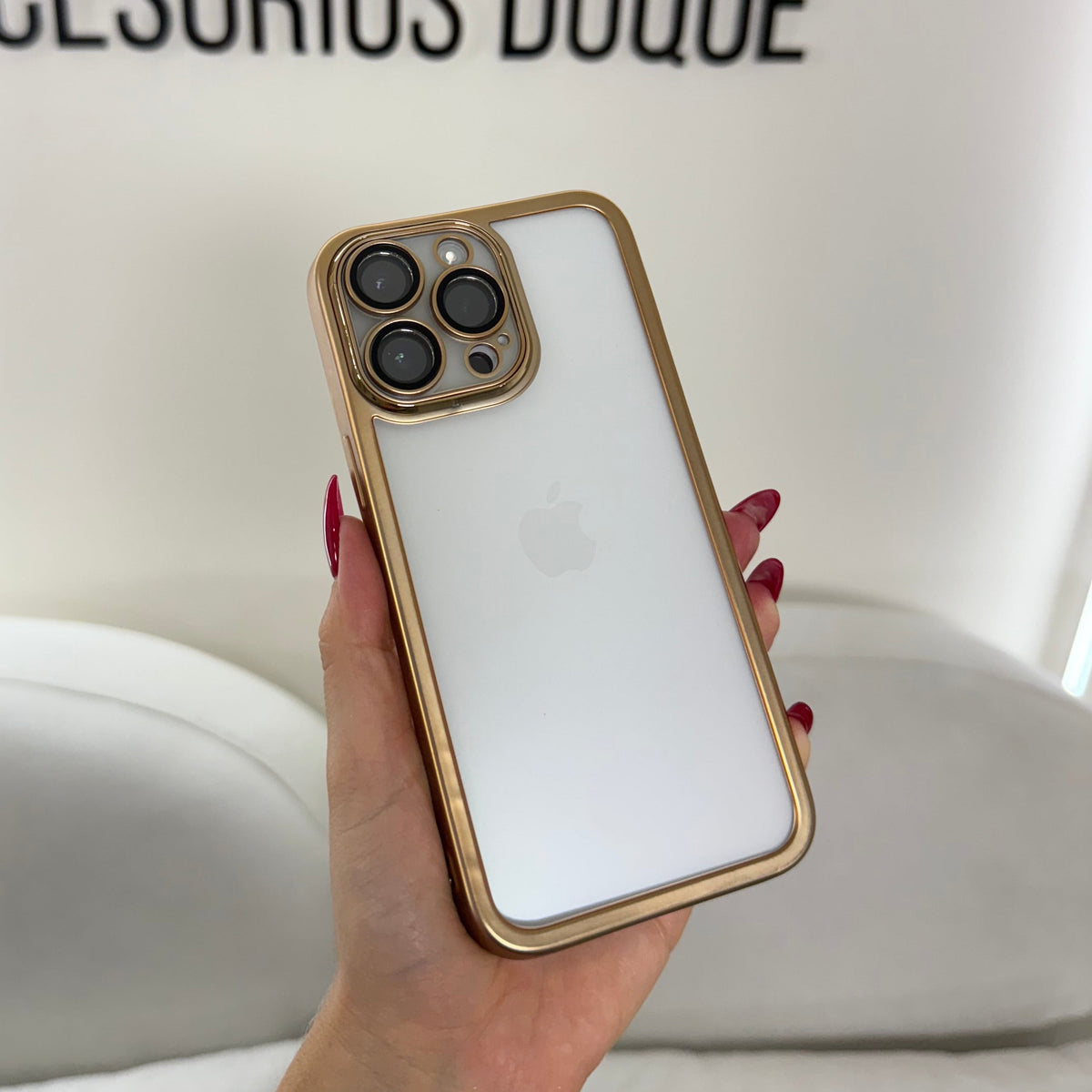 CASE IPHONE 13 PRO MAX BORDE METALIZADO DORADO