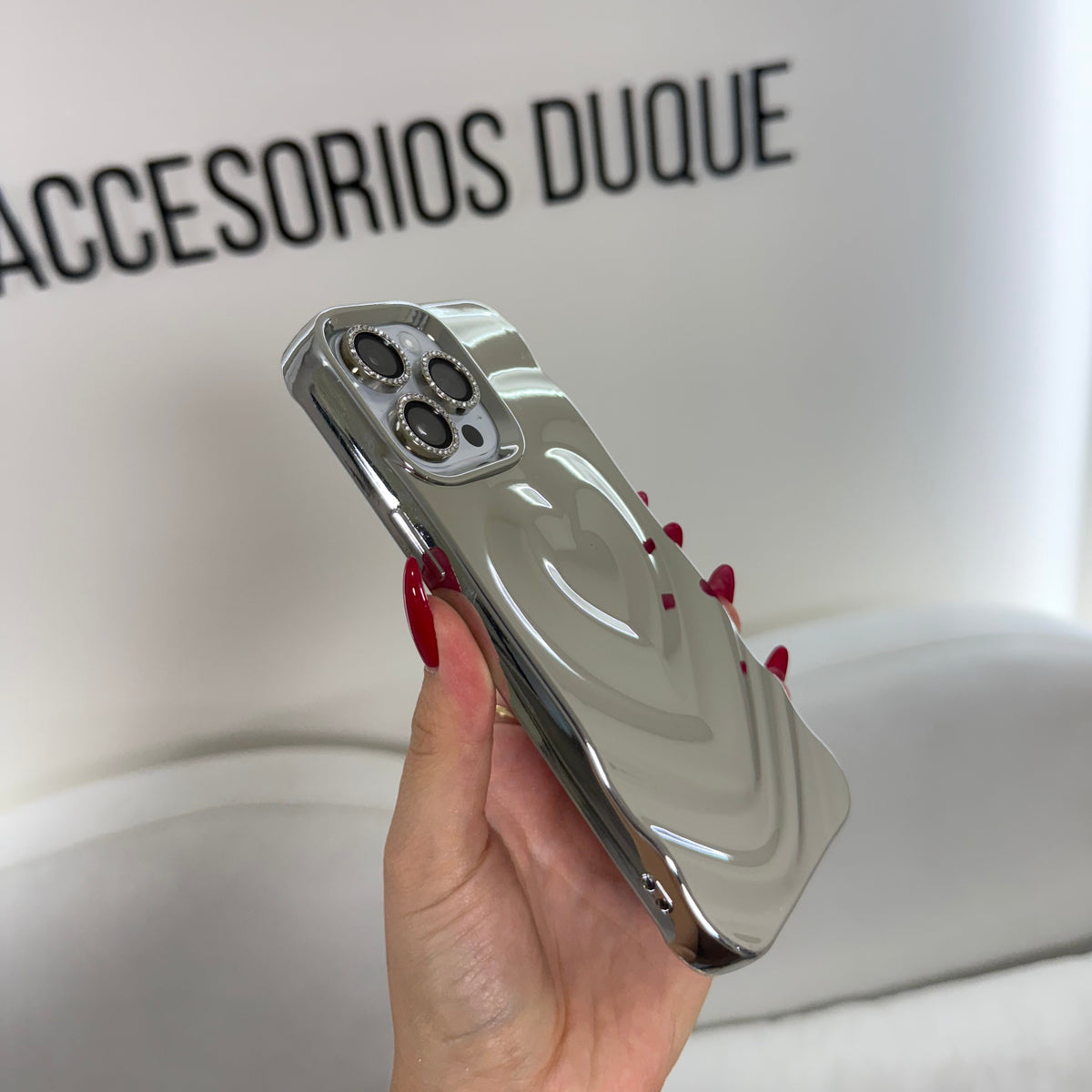 CASE IPHONE 15 PRO LOVE 3D PLATEADO
