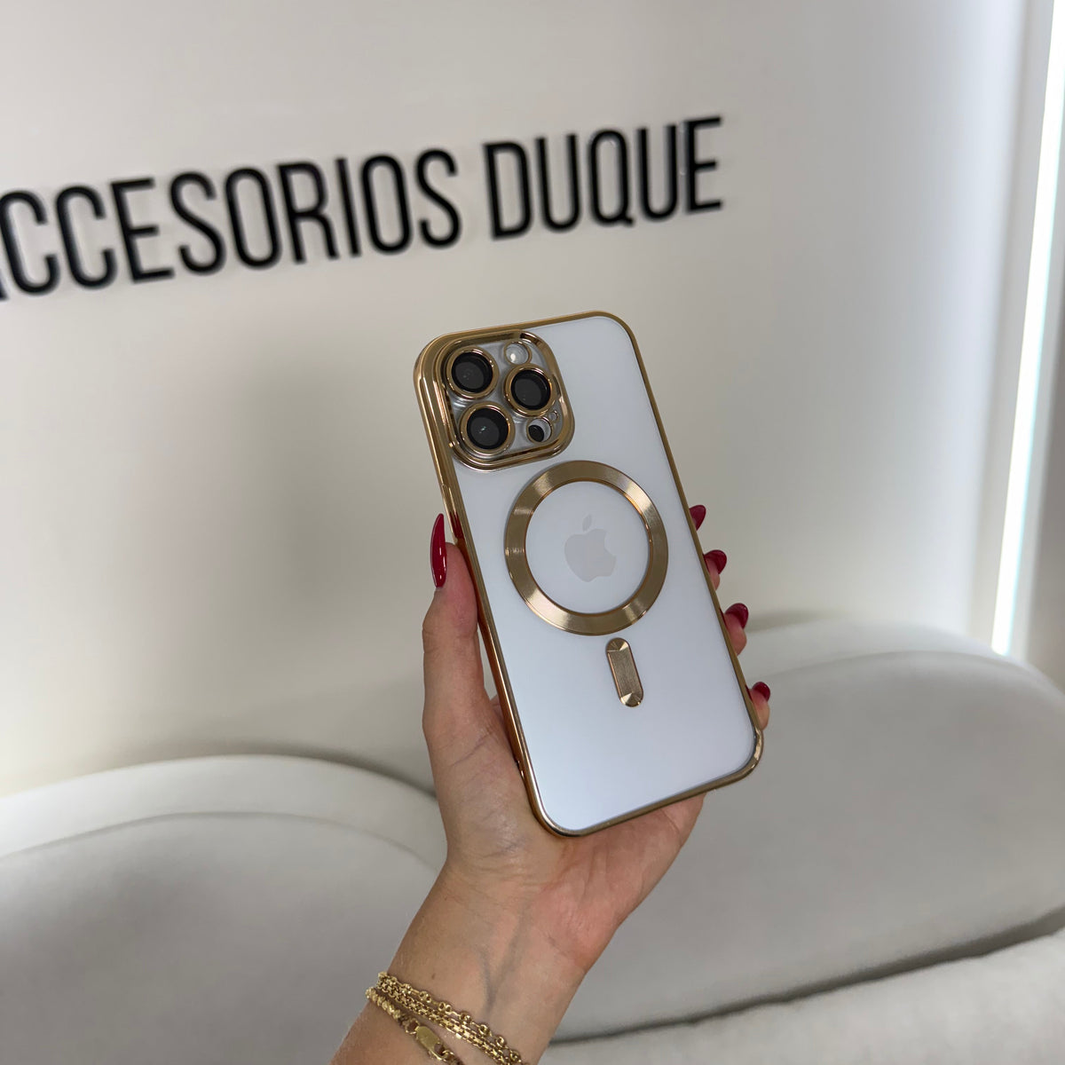 CASE IPHONE 15 PRO BORDE METALIZADO MAGSAFE DORADO