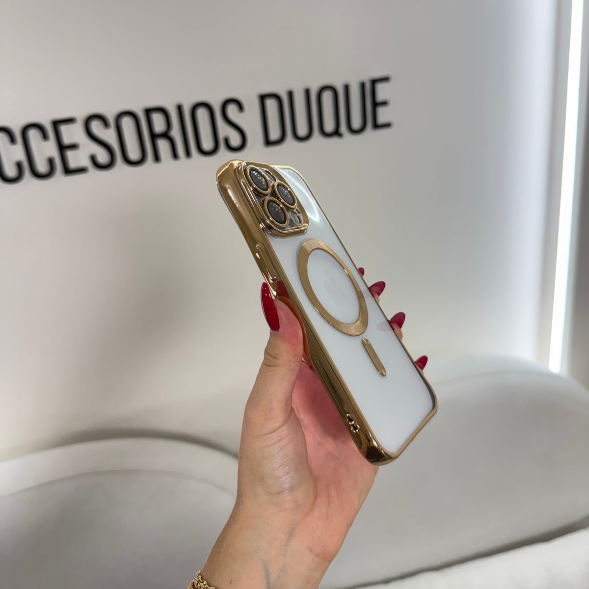 CASE IPHONE 15 PRO BORDE METALIZADO MAGSAFE DORADO