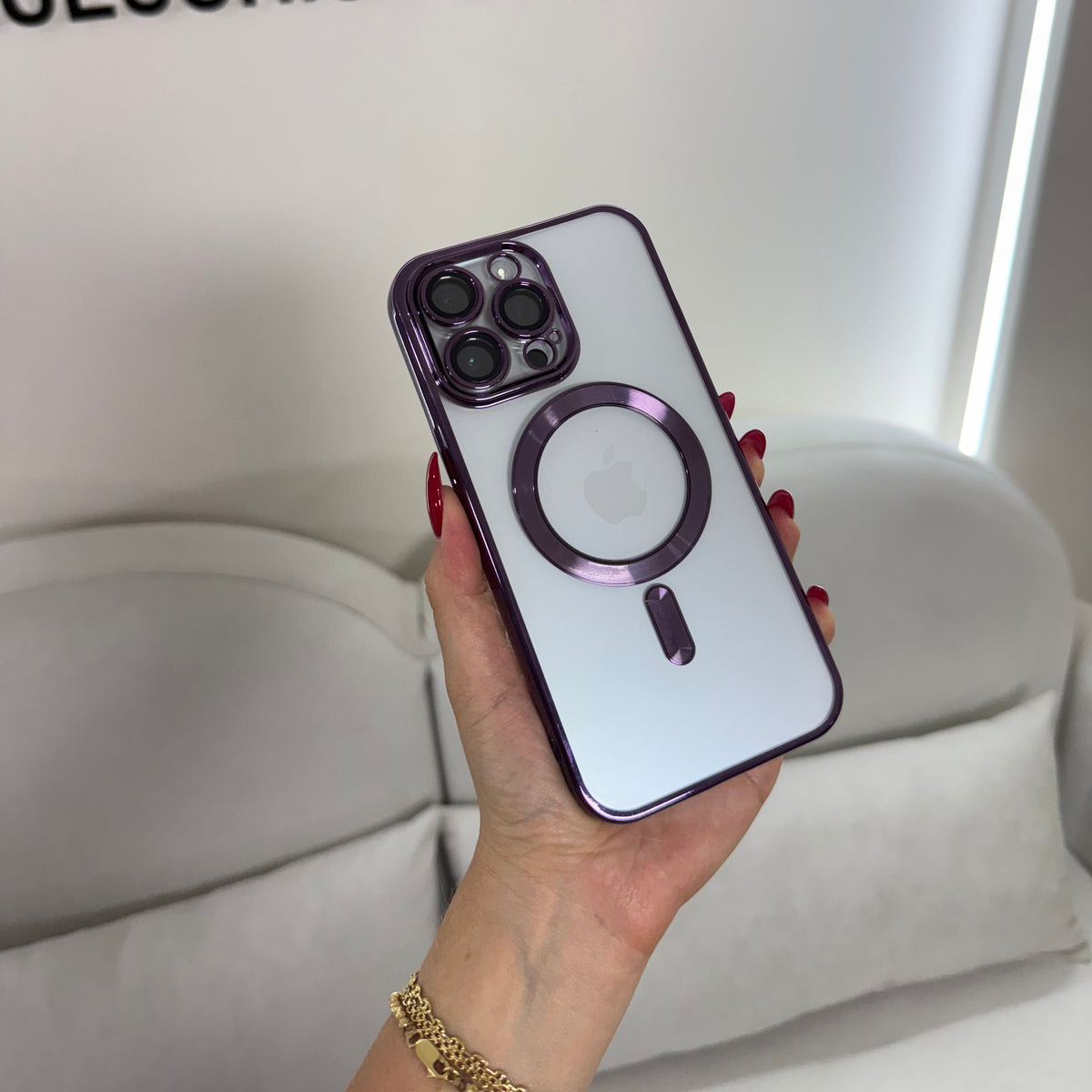 CASE IPHONE 15 PRO MAX BORDE METALIZADO MAGSAFE MORADO