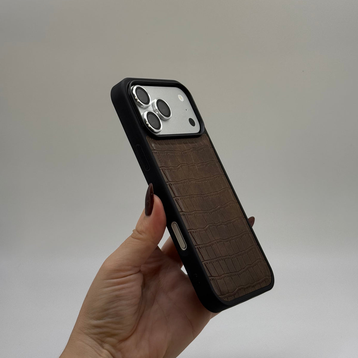 CASE IPHONE 17 PRO COCODRILO CAFE