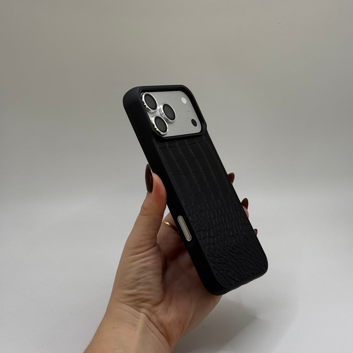 CASE IPHONE 17 PRO COCODRILO NEGRO