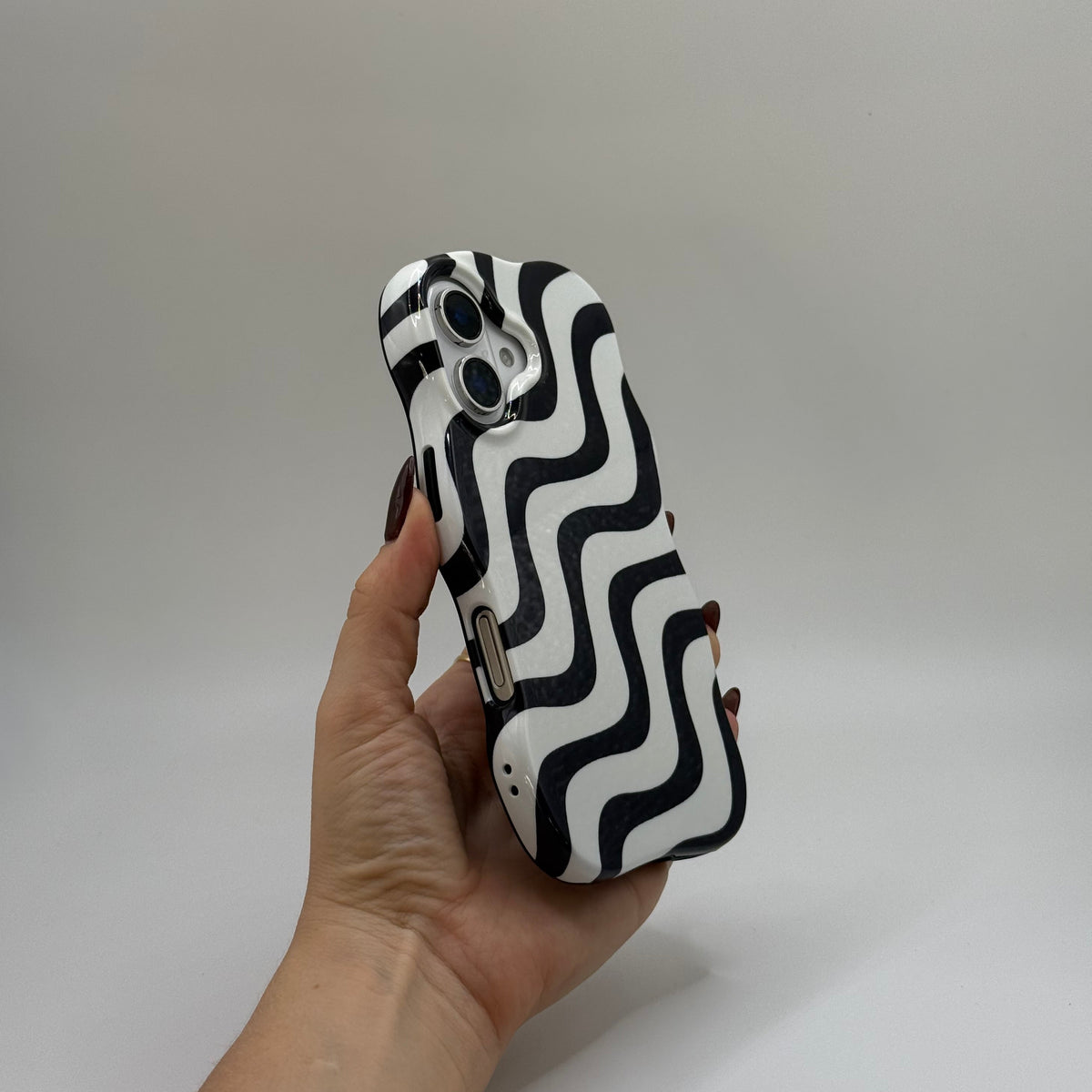 CASE IPHONE 16 CEBRA NEGRO