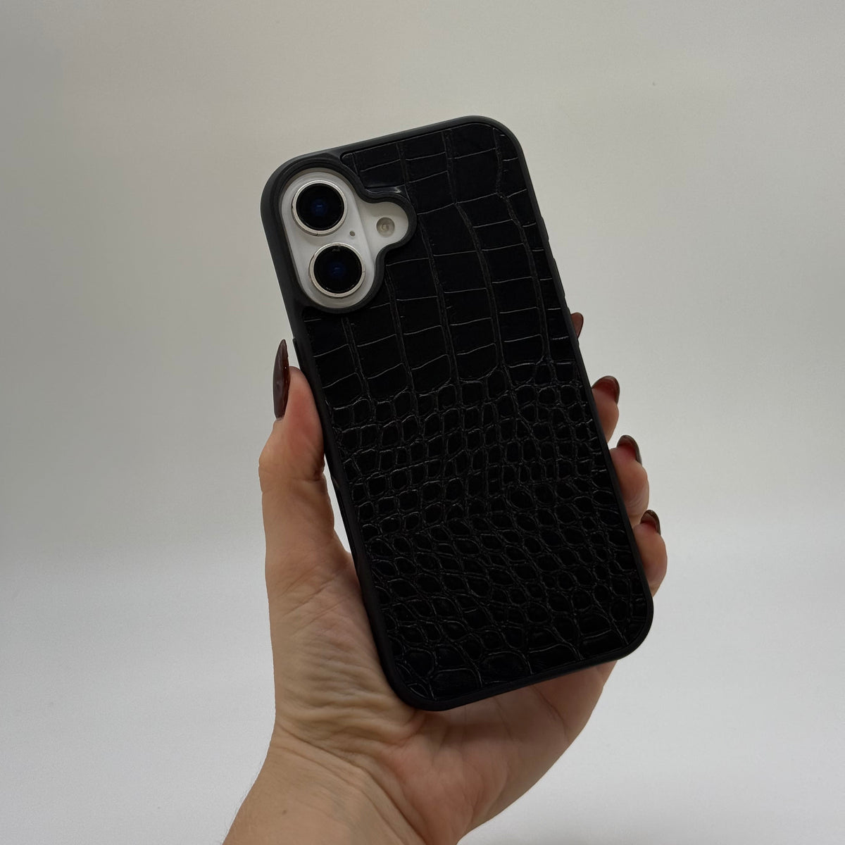 CASE IPHONE 16 COCODRILO NEGRO