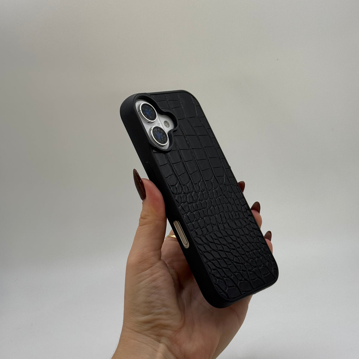 CASE IPHONE 16 COCODRILO NEGRO