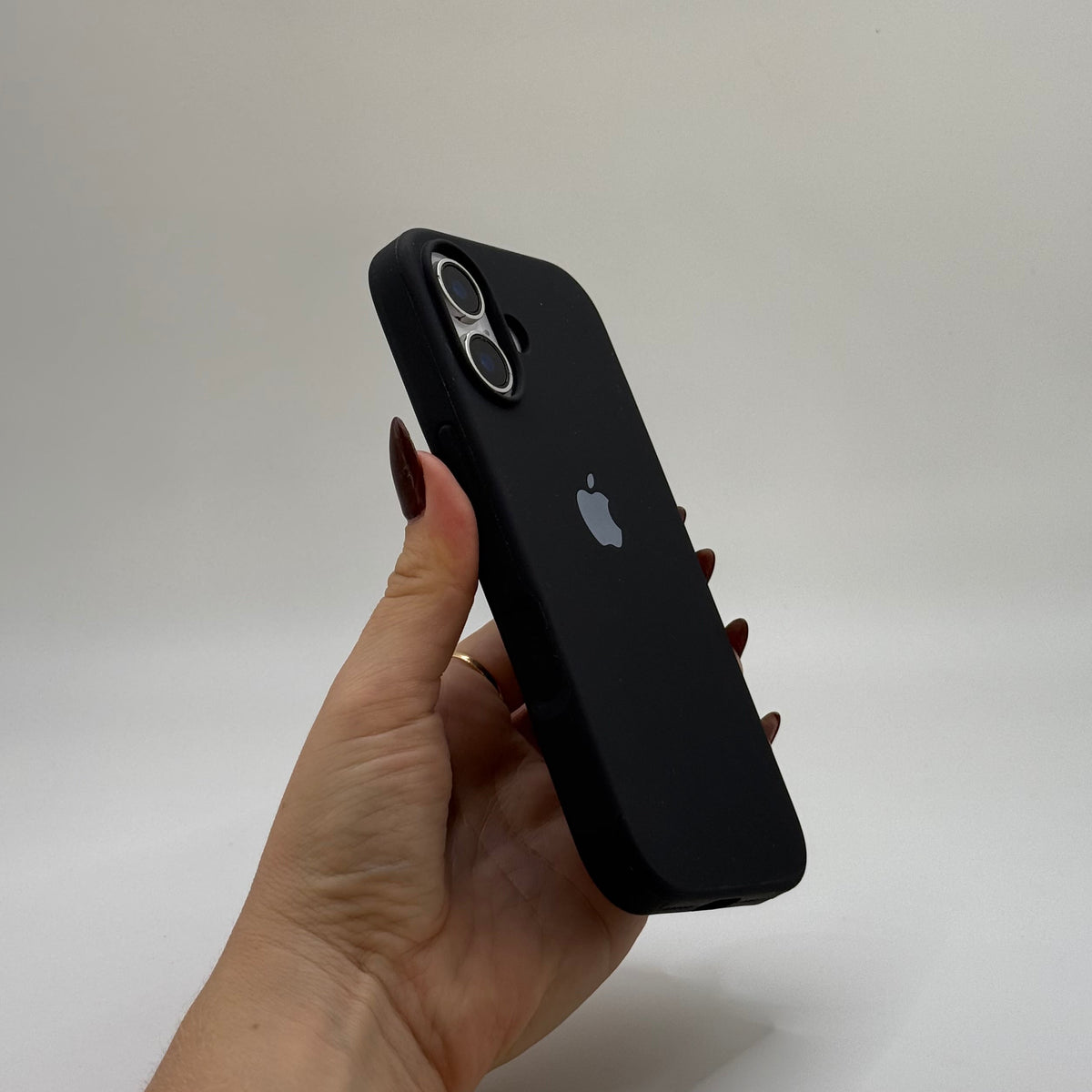 CASE IPHONE 17 SILICONA NEGRO
