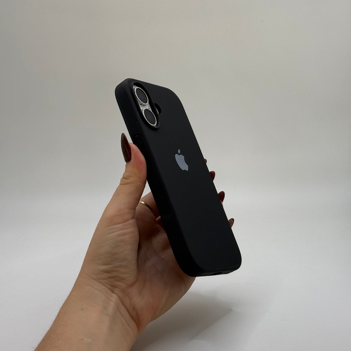 CASE IPHONE 16 SILICONA NEGRO