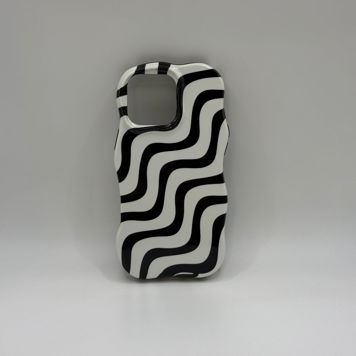 CASE IPHONE 15 PRO CEBRA NEGRO