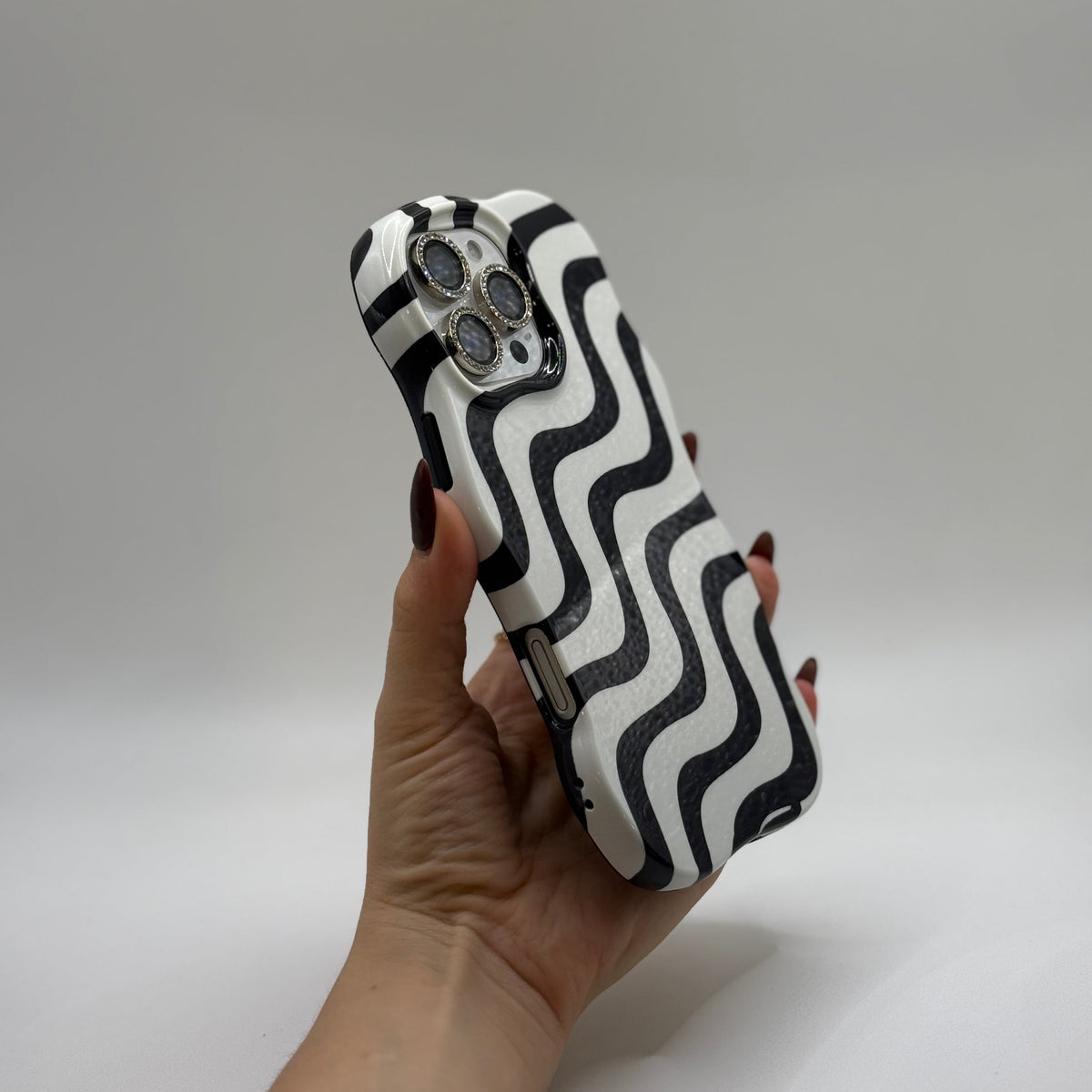 CASE IPHONE 15 PRO CEBRA NEGRO