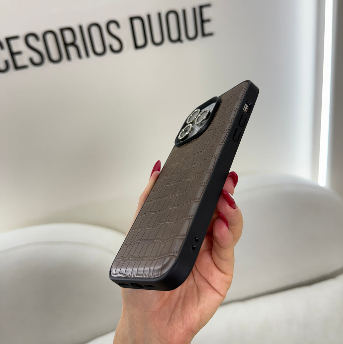 CASE IPHONE 16 PRO COCODRILO CAFE