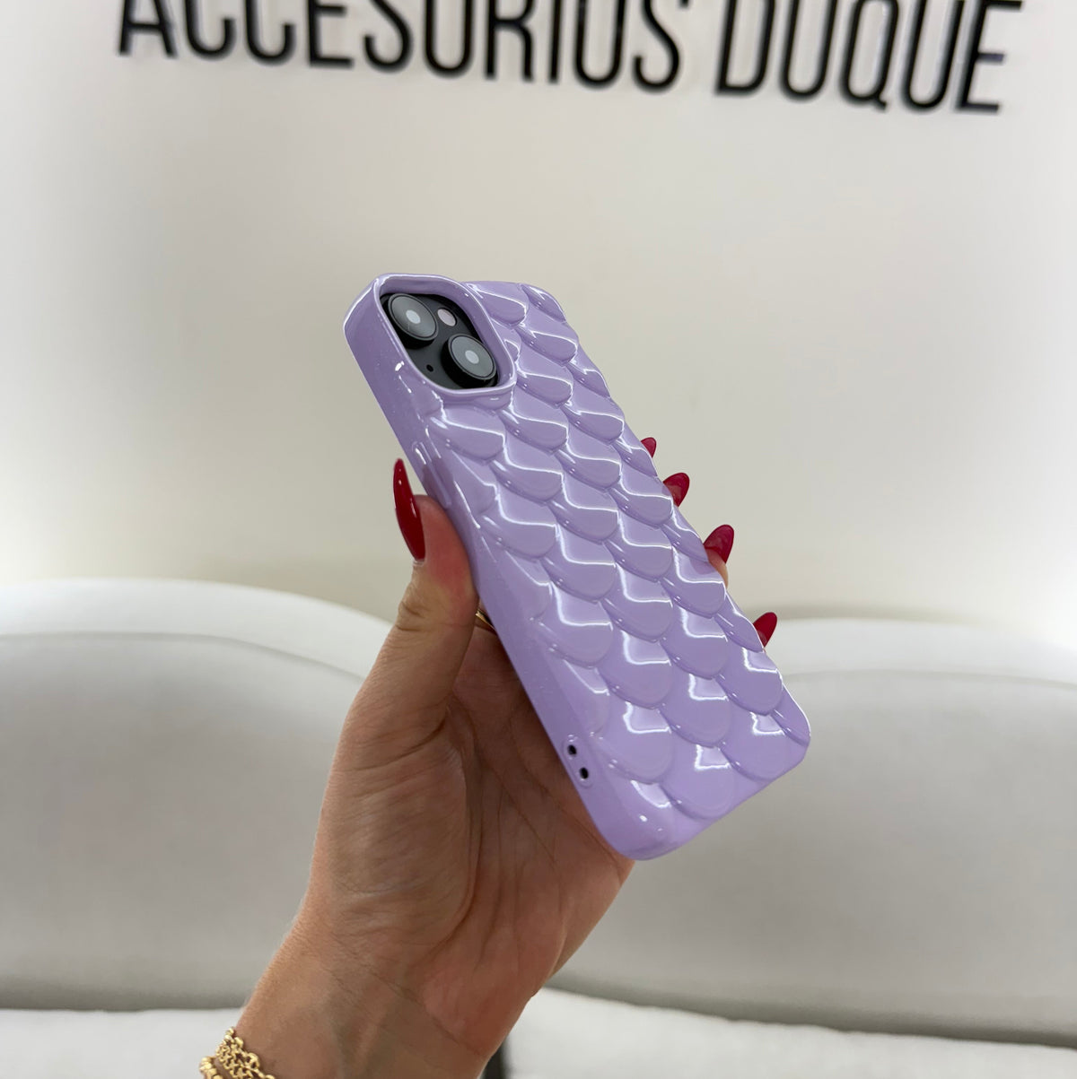 CASE IPHONE 15 ESCAMAS LILA